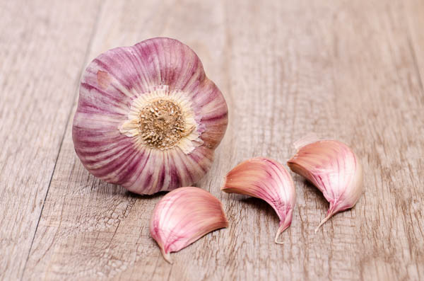 Knoblauch mit 3 gestackten Fotos